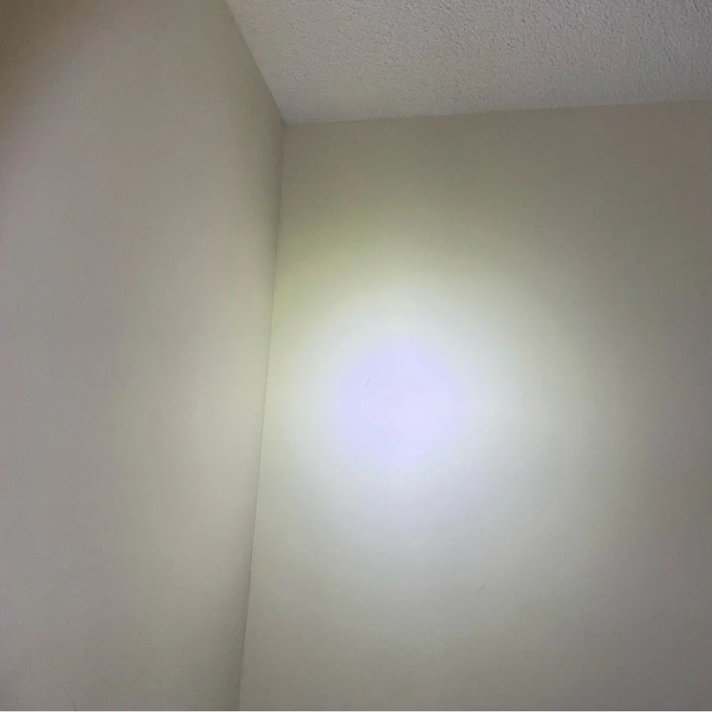 KunHe Rechargeable Pocket Flashlight - Picture 6 of 7